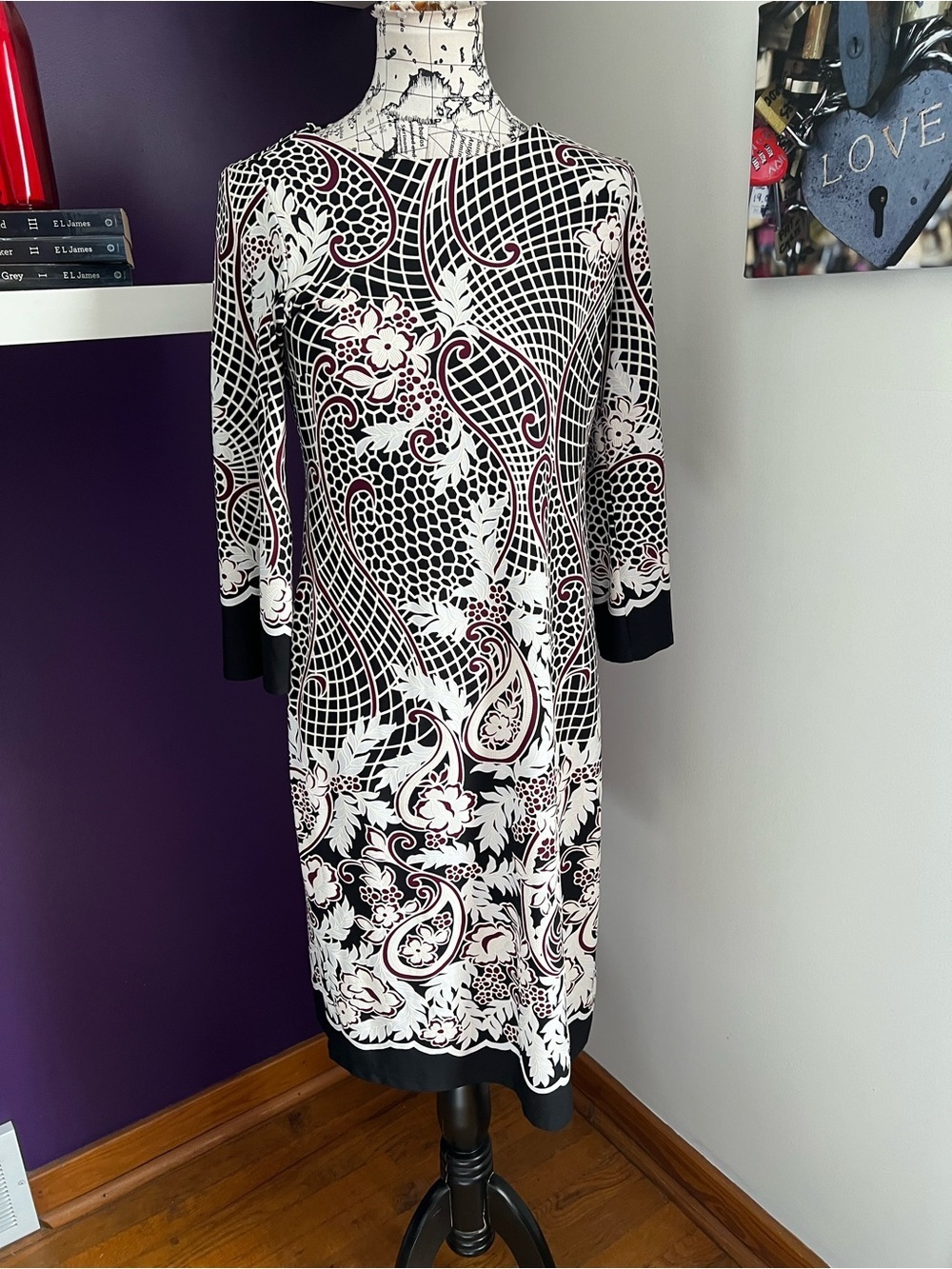 7 for $30 Shelby & Palmer Black, White & Pink Long Sleeve Dress